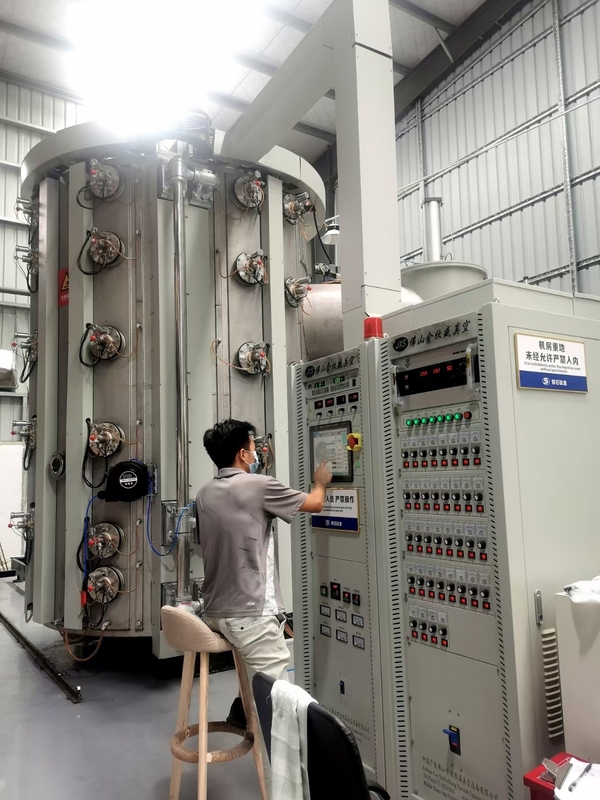 बहु आर्क आयन टाइटेनियम कोटिंग मशीन स्टेनलेस स्टील दरवाजा हैंडल लॉक पाइप ट्यूब के लिए